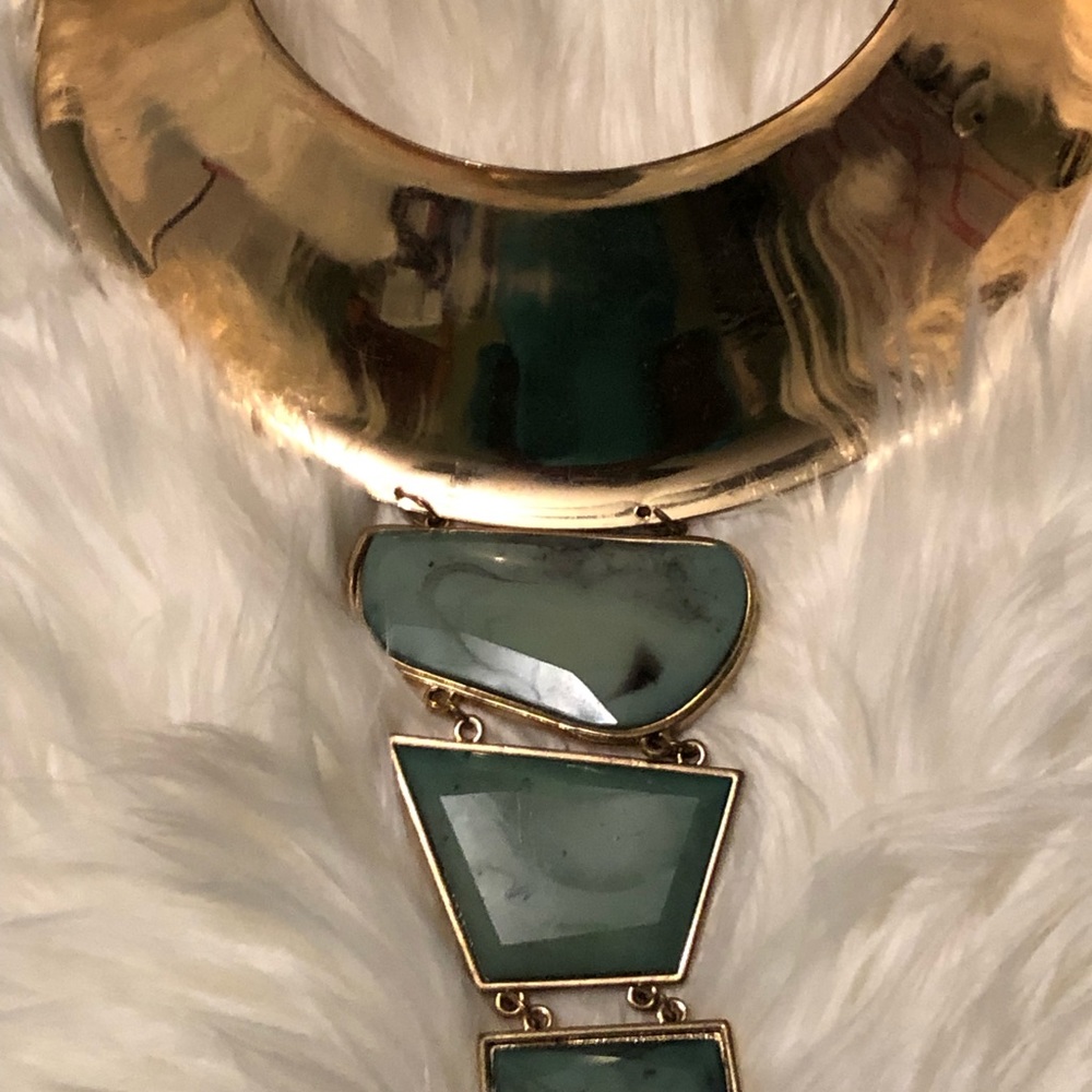 Choker style 3 stone necklace